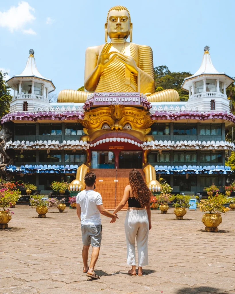Dambulla-cave-Temple